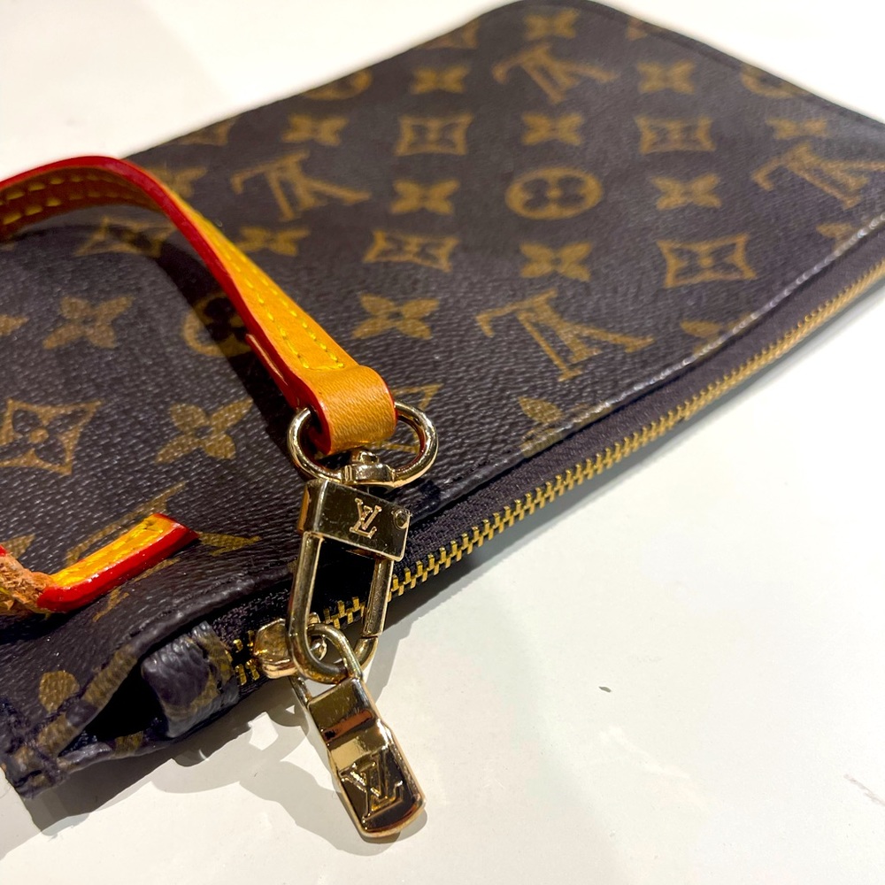 Louis Vuitton Never-full Wristlet Clutch